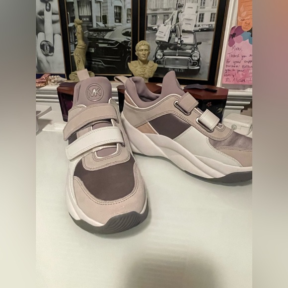 Brand new Authentic Micheal kors sneakers size 9 ❤️❤️ - Picture 7 of 8